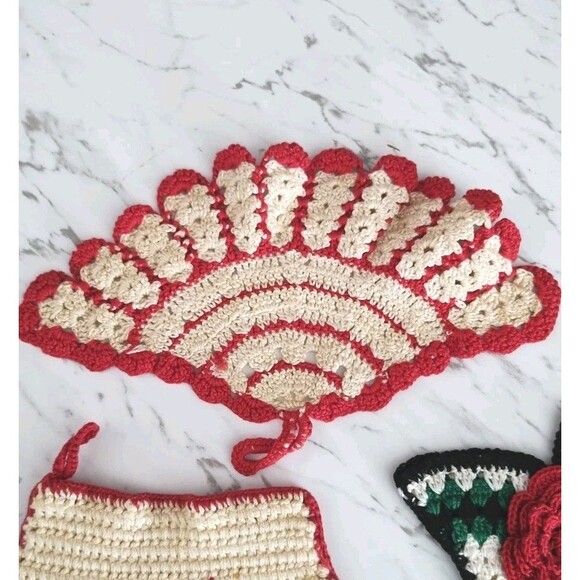 Vintage Lot Of 3 Hanging Crocheted Pot Holders Basket Oven Mitt Red - Picture 4 of 5